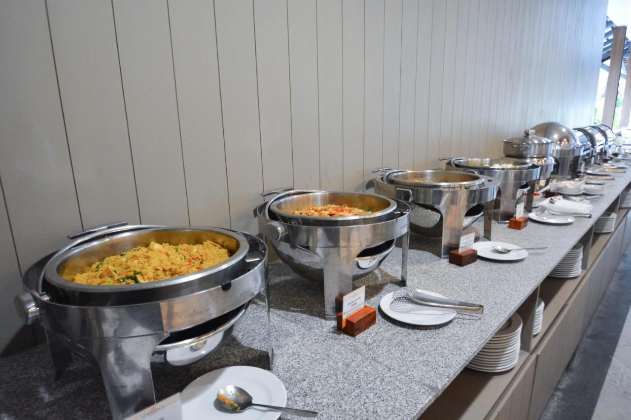 Andaman Cannacia Resort & Spa - Sha Extra Plus Ката-Біч Екстер'єр фото A selection of Indian food at a buffet